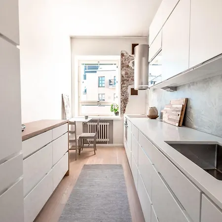 2br With View On Toeoeloenlahti * Helsingfors